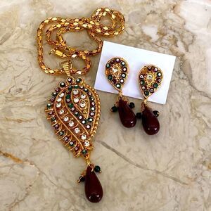 Bollywood Glamour Necklace & Earrings Set